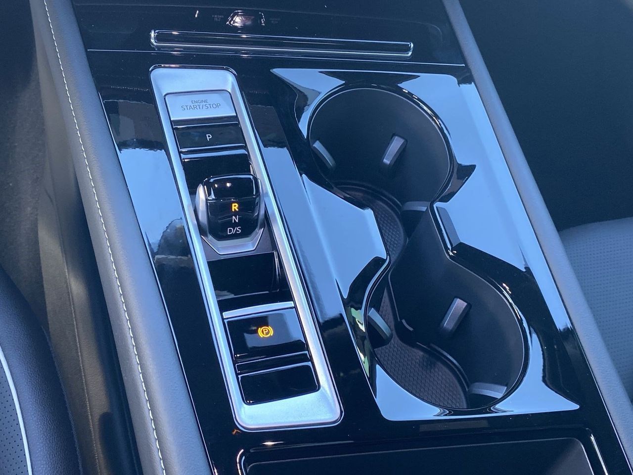 2026 Volkswagen Atlas Cross Sport SEL Premium R-LINE - Photo 26