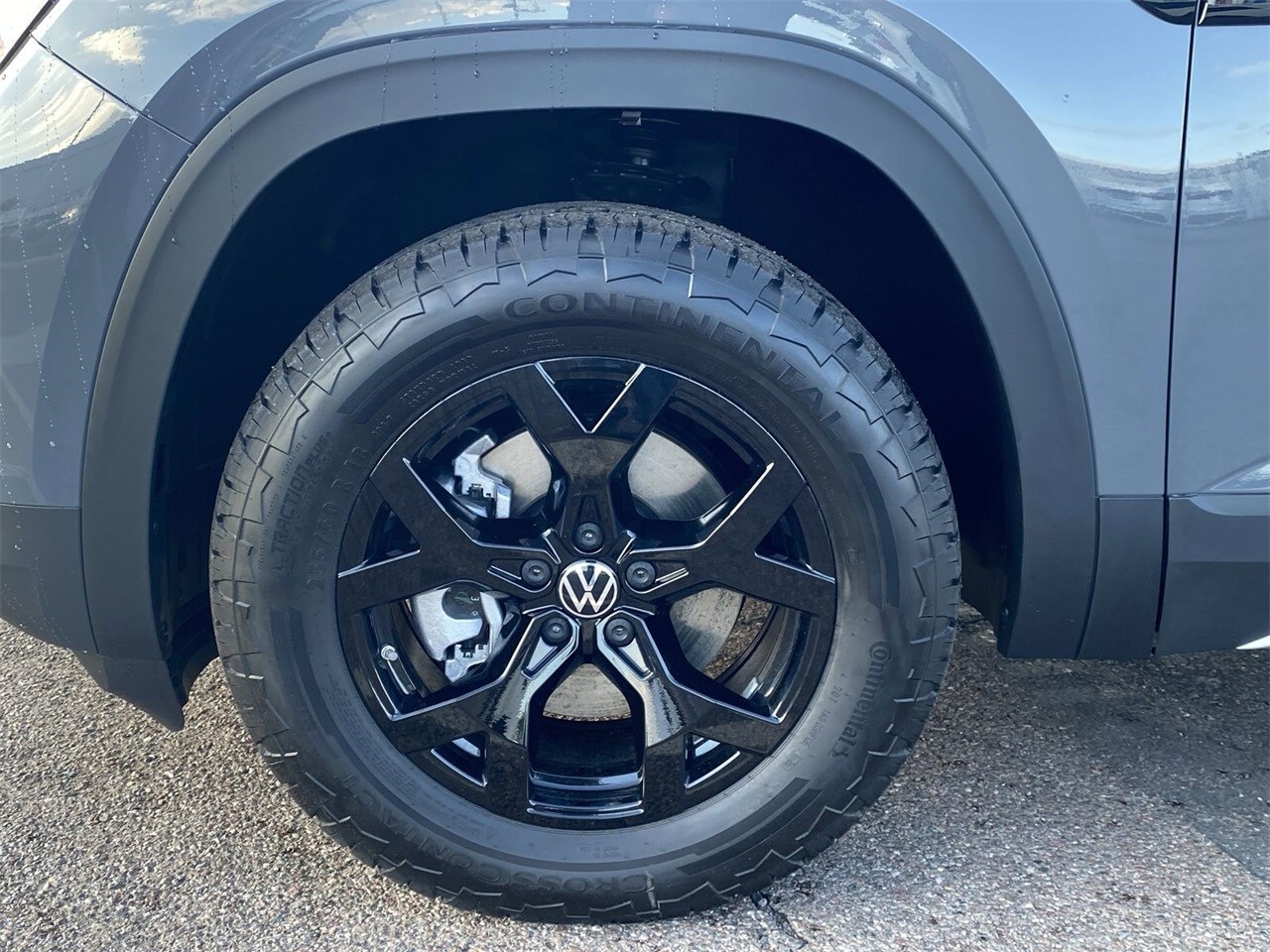 2026 Volkswagen Atlas Peak Edition SE photo 2