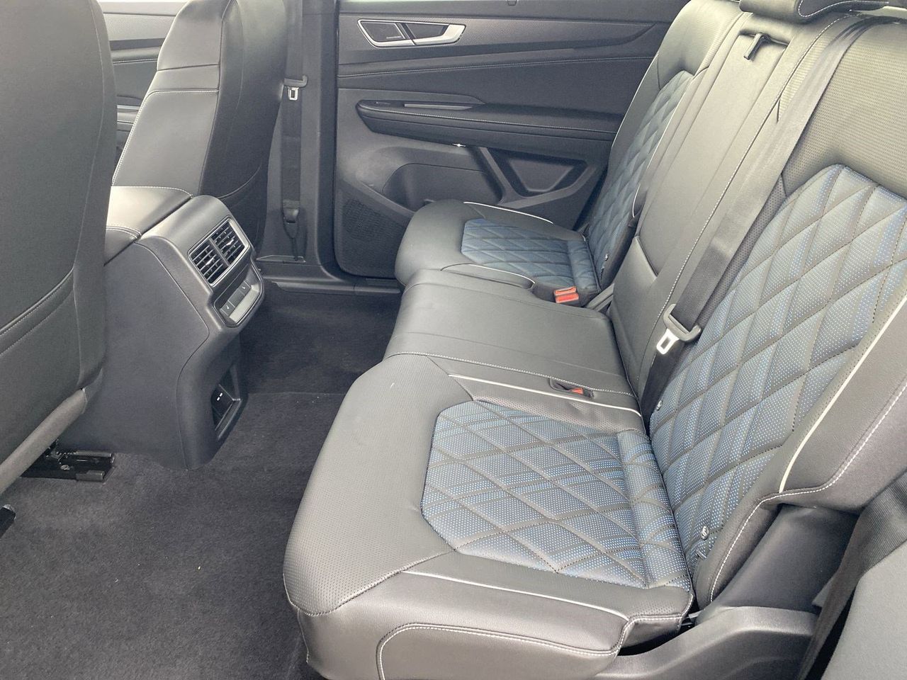 2026 Volkswagen Atlas Cross Sport SEL Premium R-LINE - Photo 13