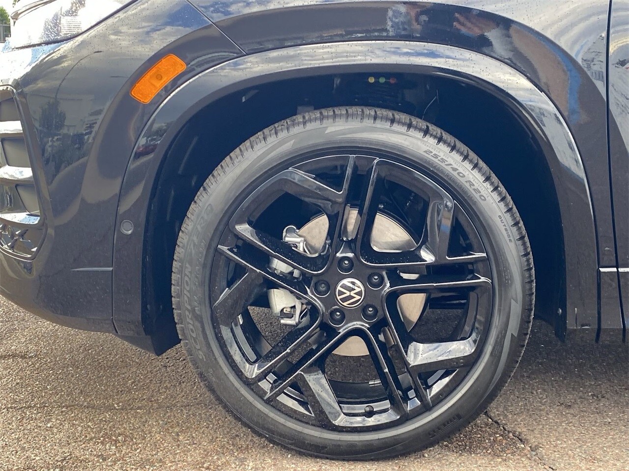 2026 Volkswagen Tiguan SE R-Line Black photo 2