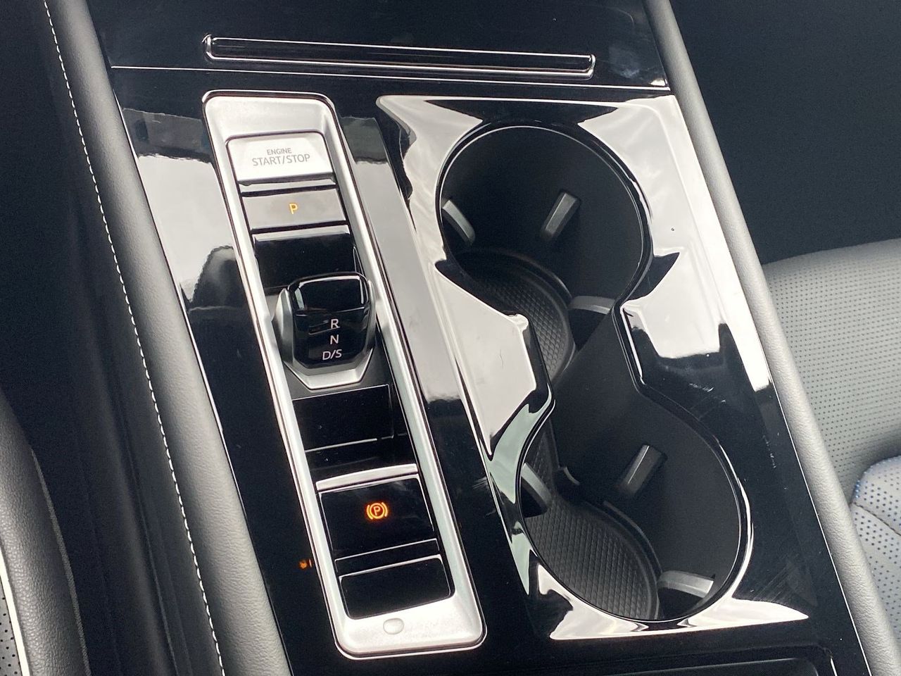2026 Volkswagen Atlas Cross Sport SEL Premium R-LINE - Photo 26