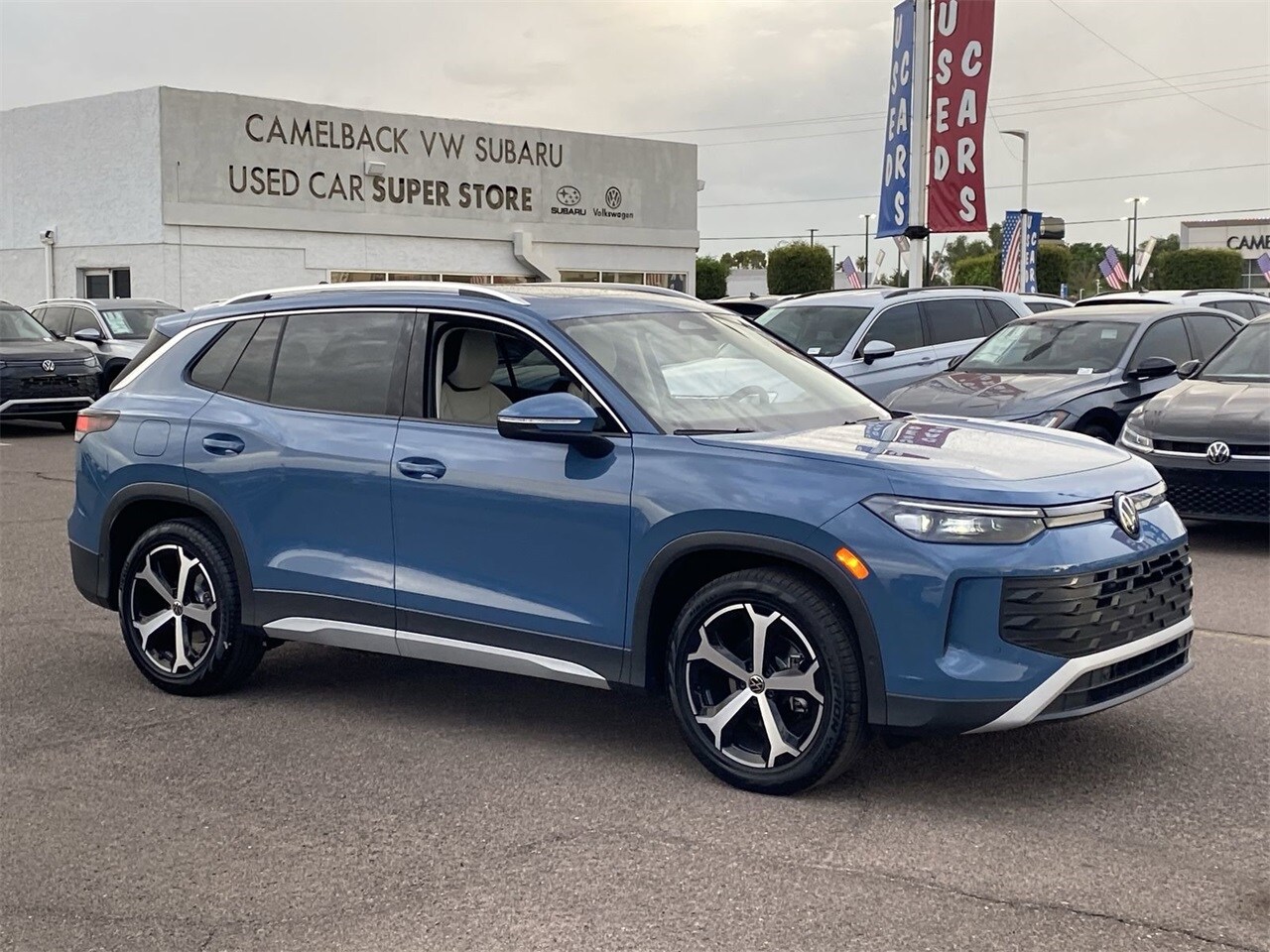 2025 Volkswagen Tiguan SE photo 3