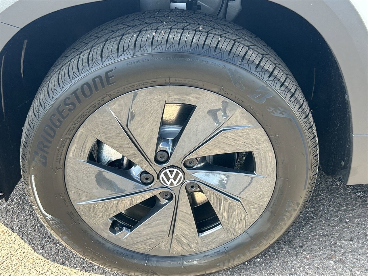 2025 Volkswagen Taos S photo 2