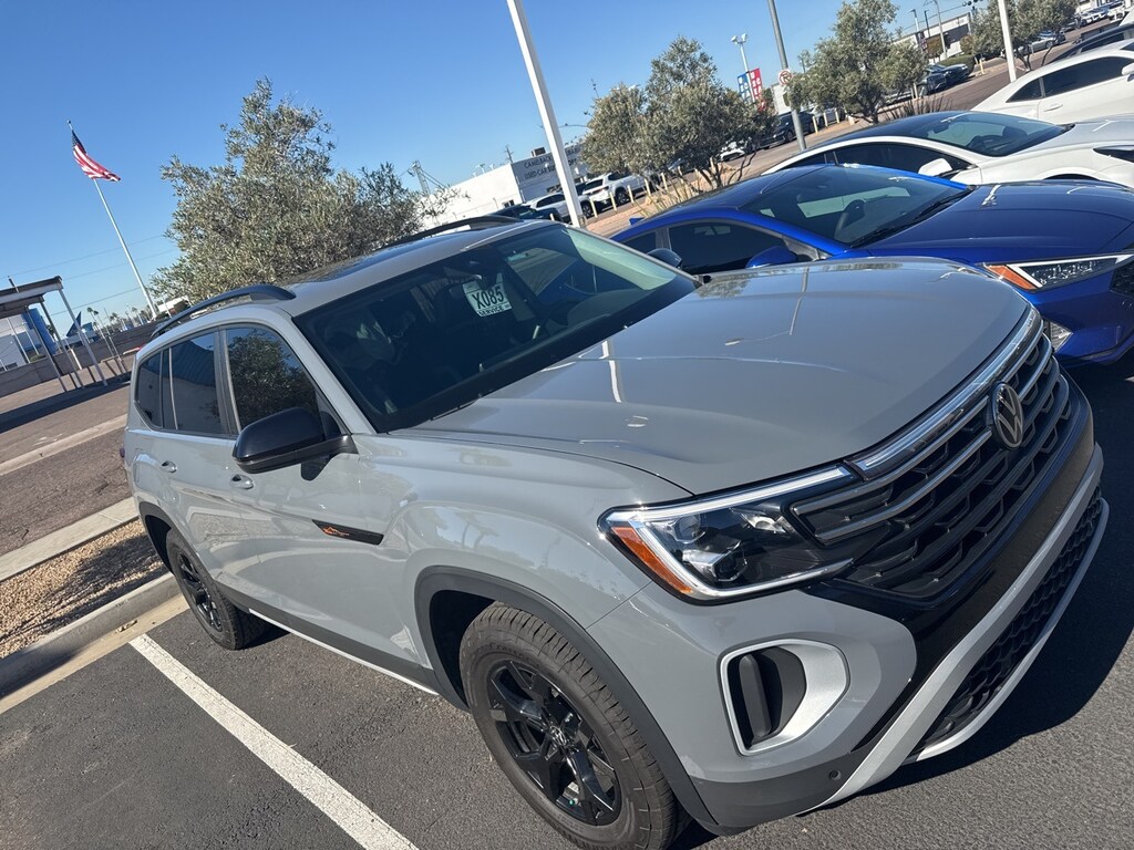 Used 2024 Volkswagen Atlas 2.0T Peak Edition SE w/Technology SUV