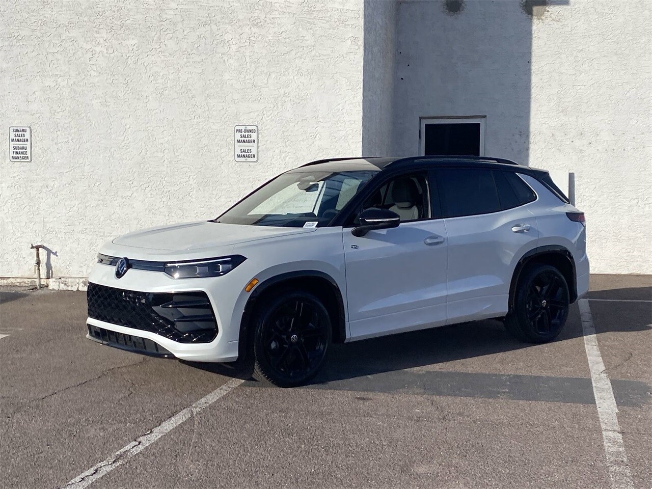 2026 Volkswagen Tiguan SE R-Line Black photo 3