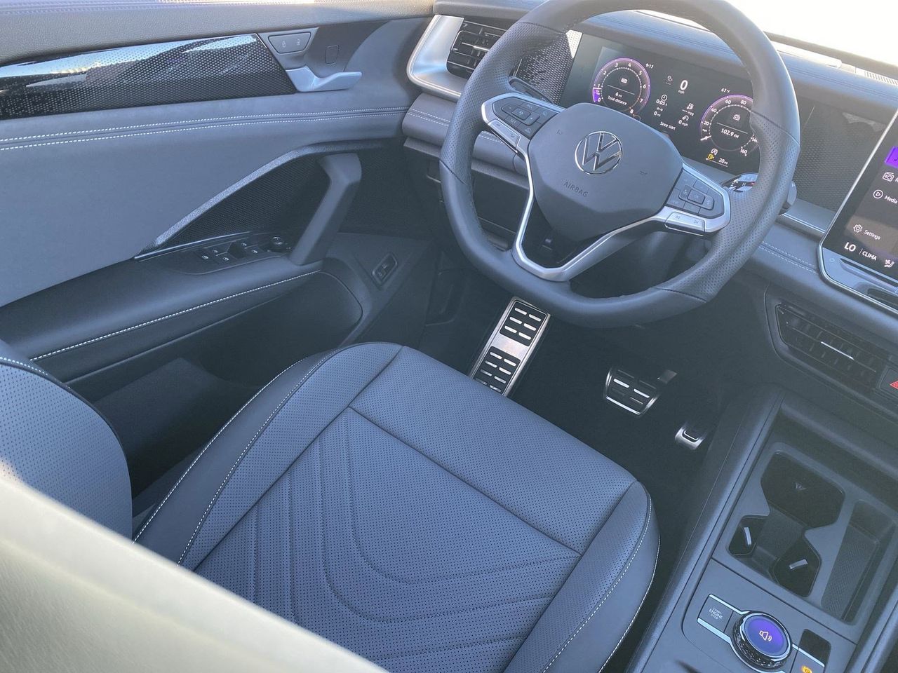 2026 Volkswagen Tiguan SE R-LINE BLACK - Photo 10