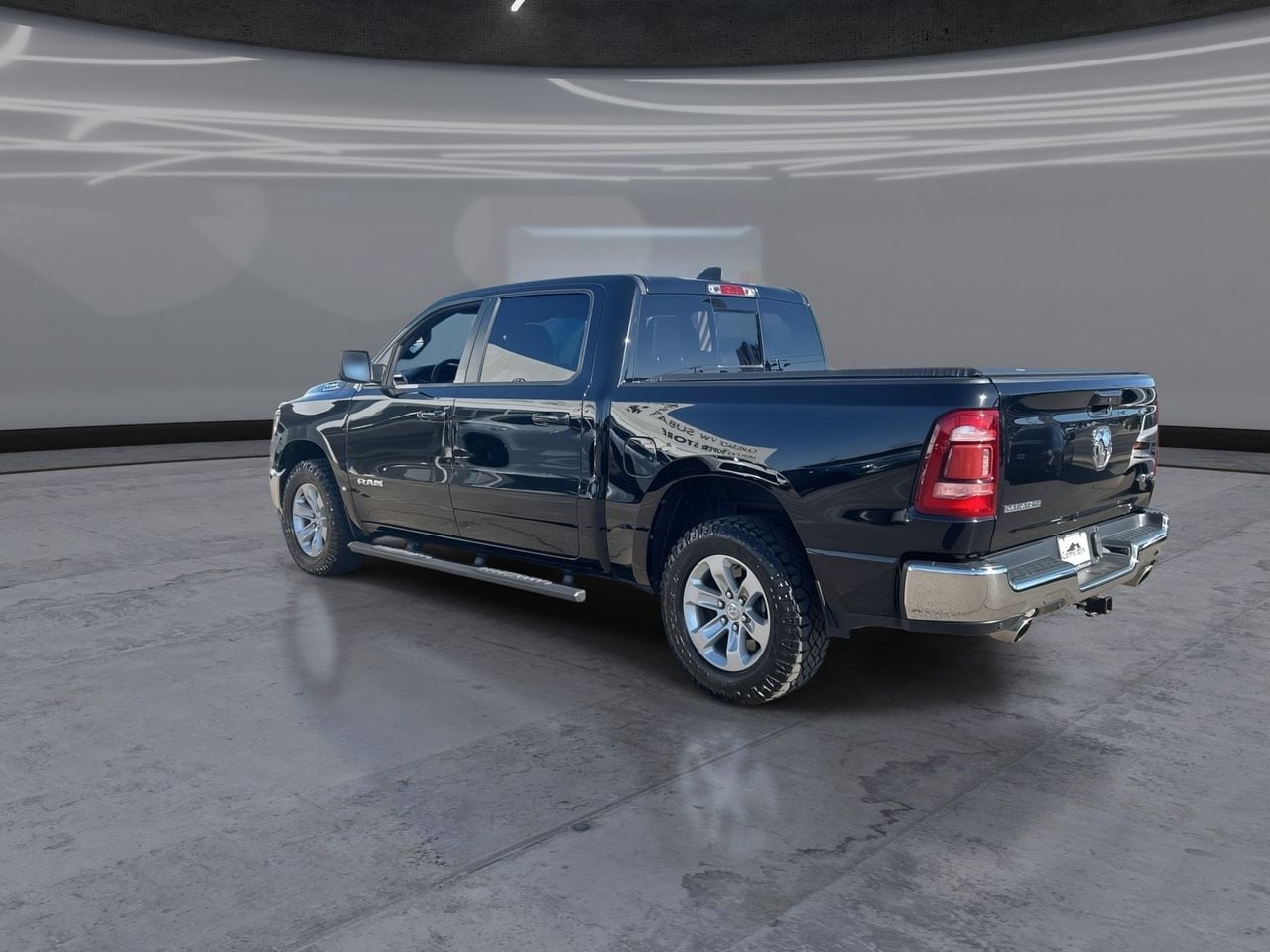 View vehicle photo 4