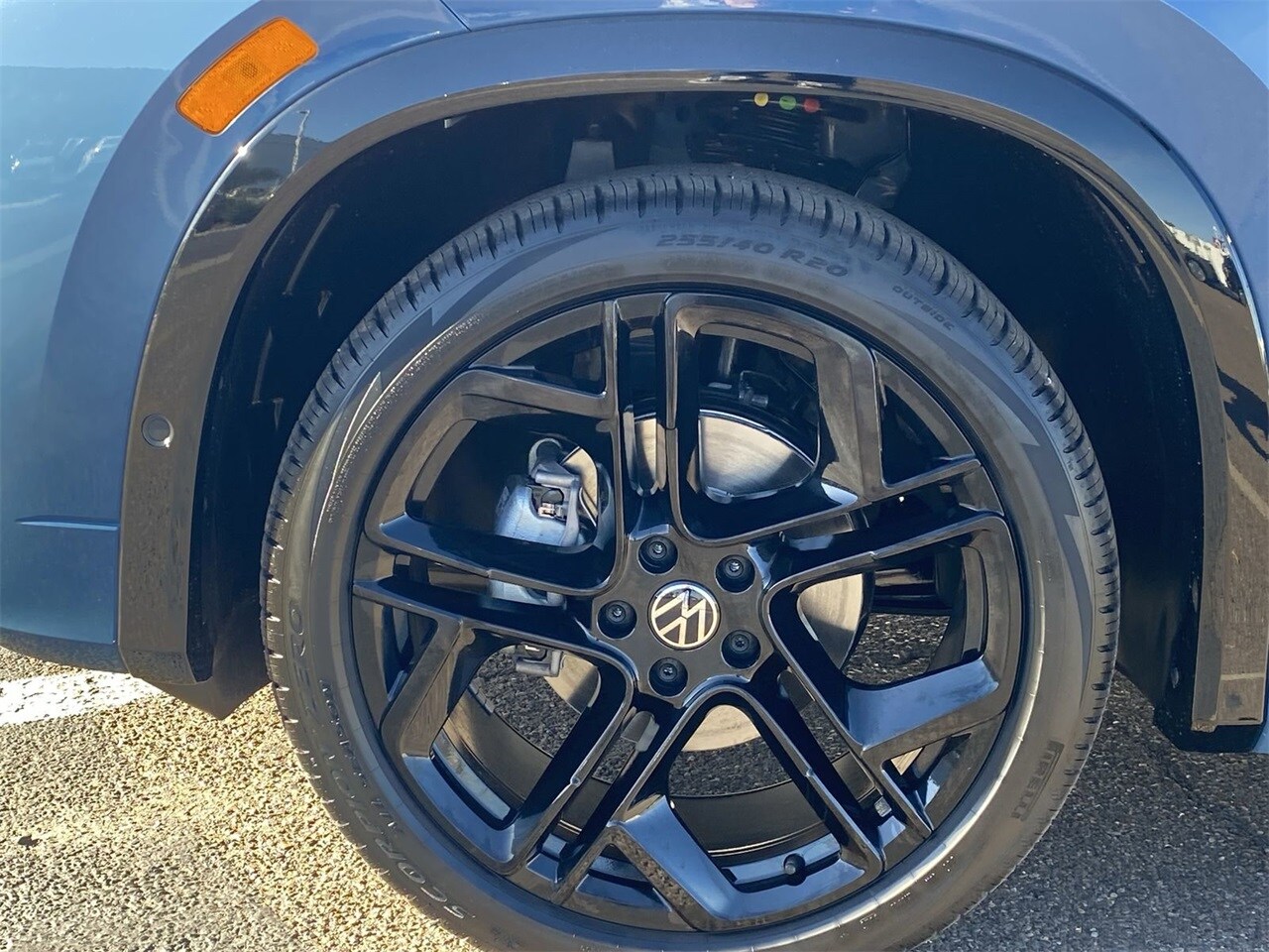 2026 Volkswagen Tiguan SE R-Line Black photo 2