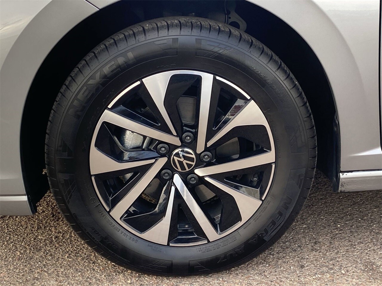 2025 Volkswagen Jetta 1.5T S photo 2