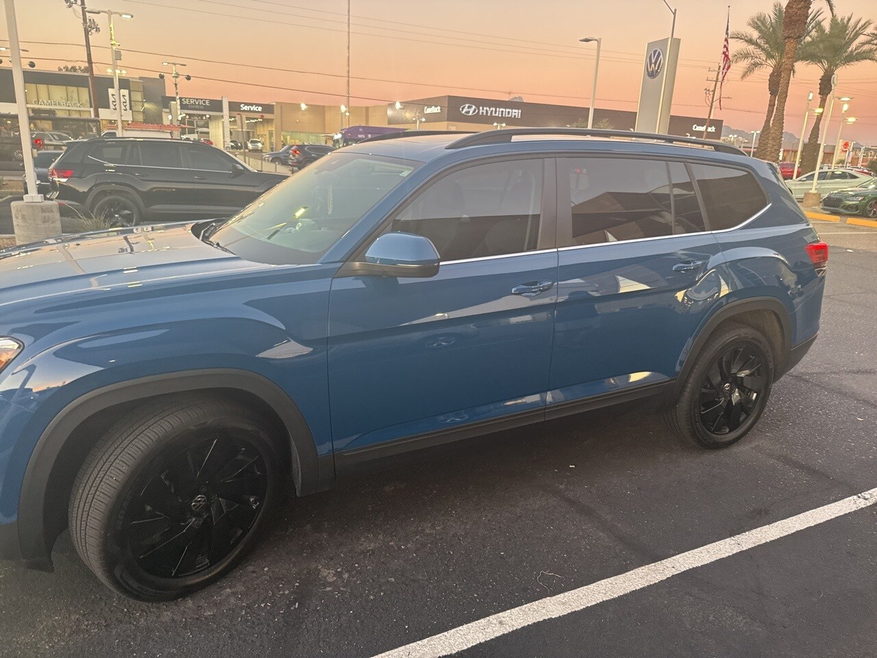 2025 Volkswagen Atlas SE Technology photo 2