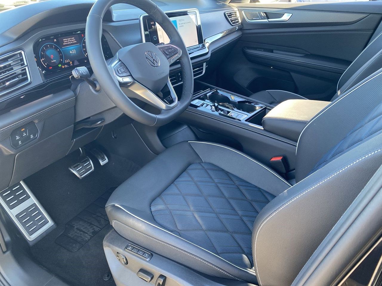 2026 Volkswagen Atlas Cross Sport SEL Premium R-LINE - Photo 14