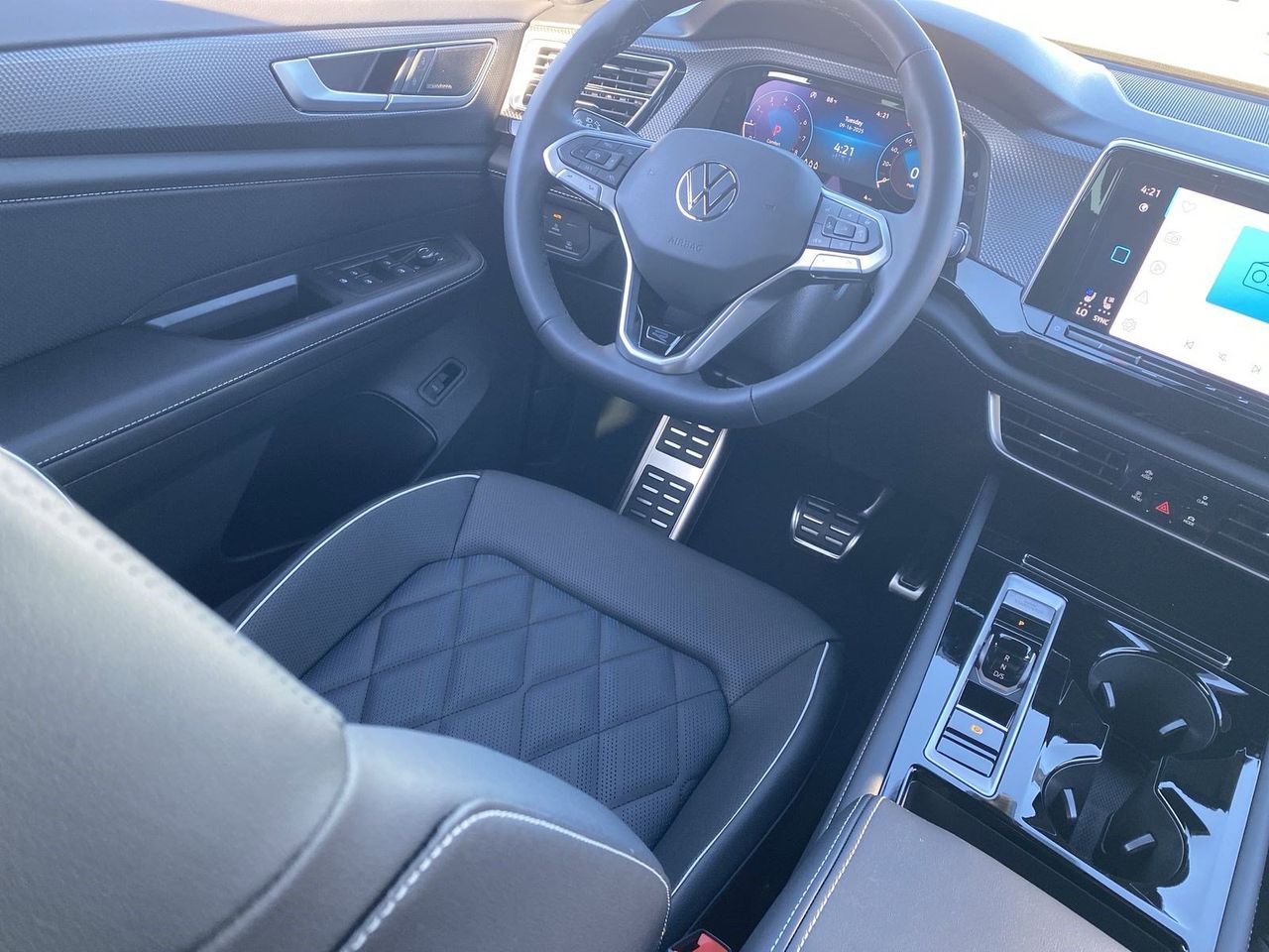 2026 Volkswagen Atlas Cross Sport SEL Premium R-LINE - Photo 10