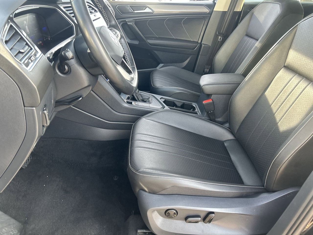 2023 Volkswagen Tiguan SE - Photo 16