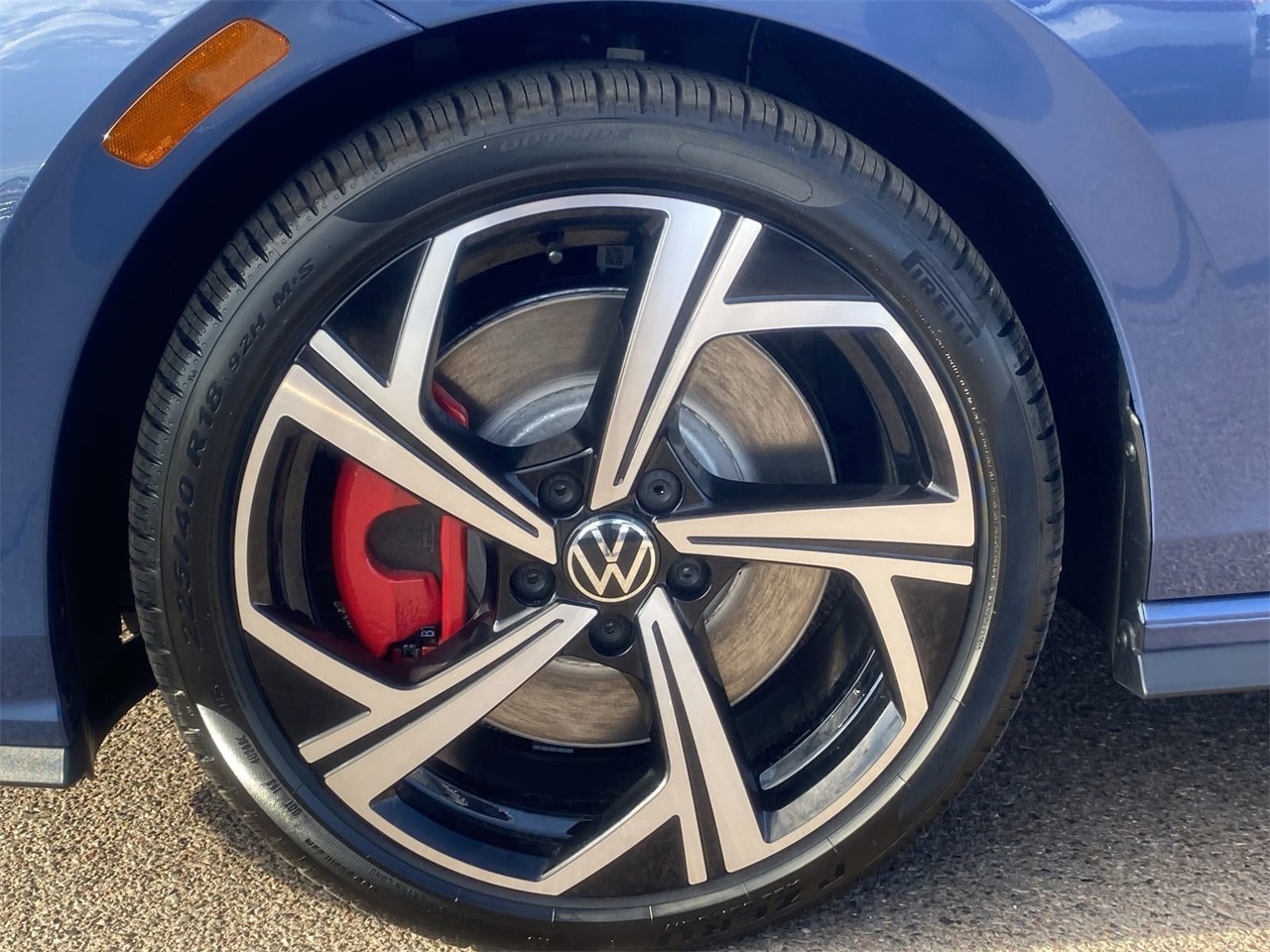 2025 Volkswagen Golf GTI SE photo 2