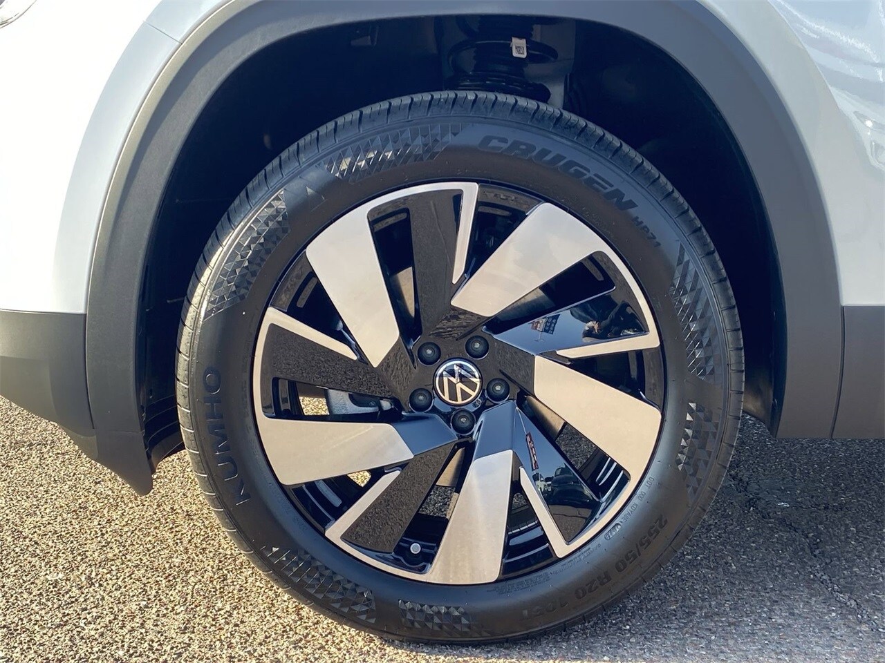 2026 Volkswagen Atlas Cross Sport SE Technology photo 2