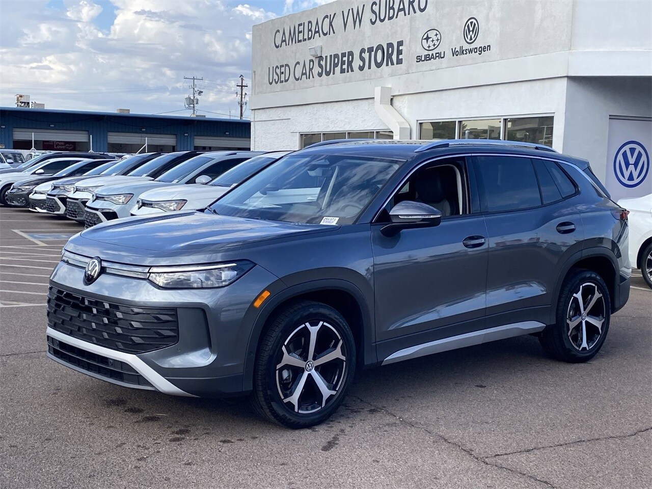 2025 Volkswagen Tiguan SE photo 4