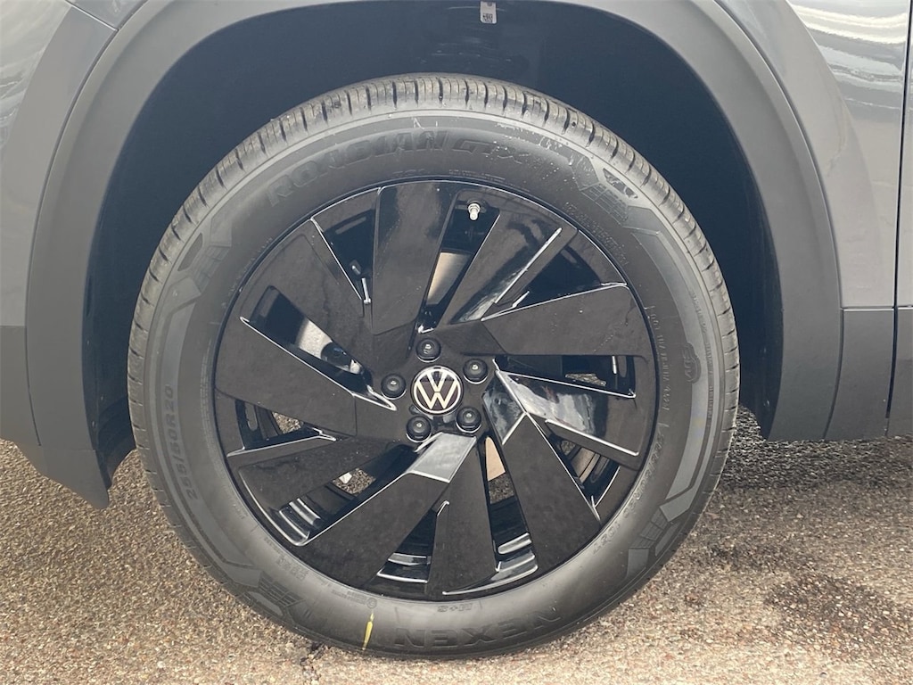 New 2026 Volkswagen Atlas Cross Sport 2.0T SE w/Technology SUV