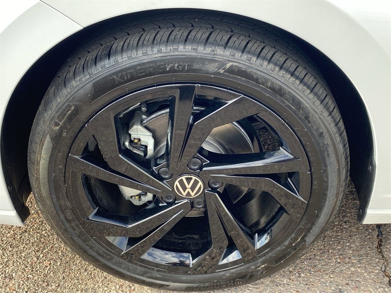 2025 Volkswagen Jetta SE photo 2
