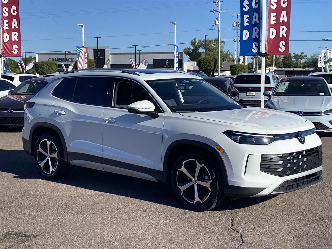 2025 Volkswagen Tiguan SE photo 2
