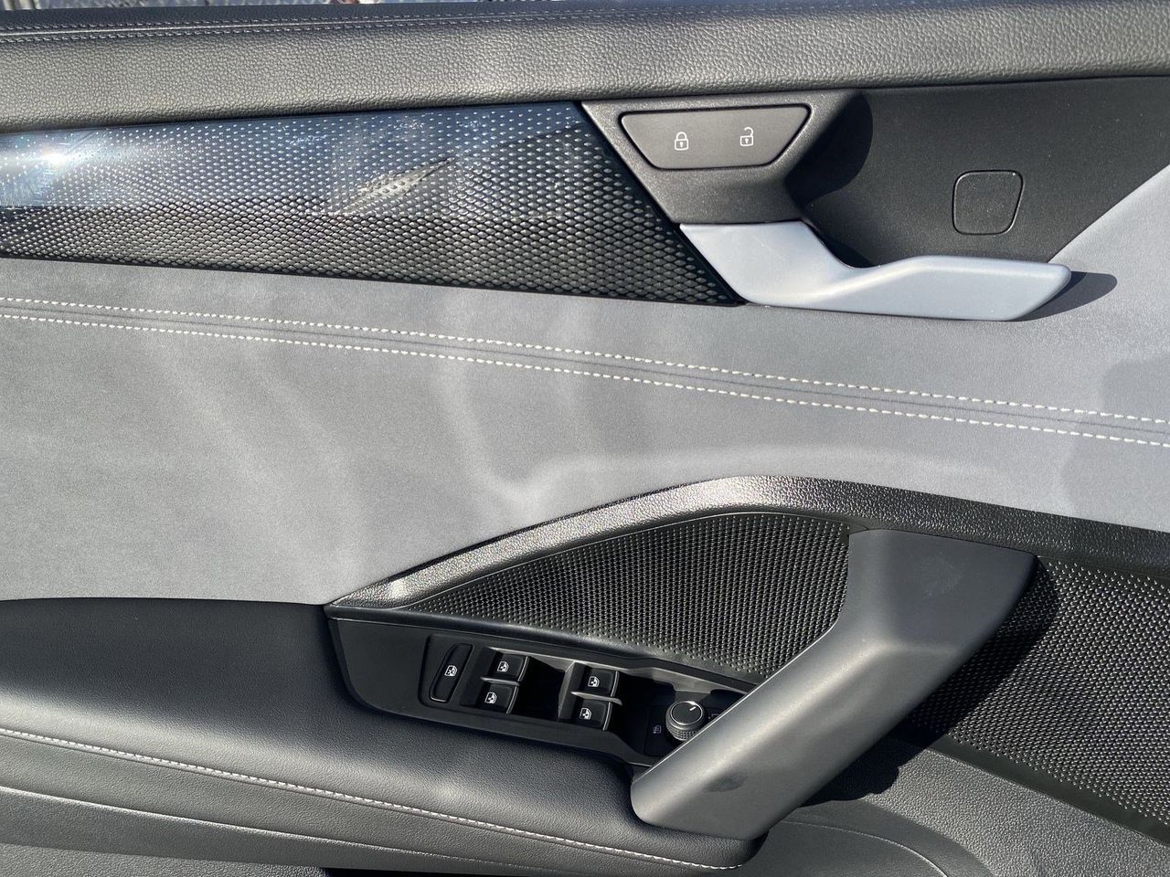 2026 Volkswagen Tiguan SE R-LINE BLACK - Photo 17