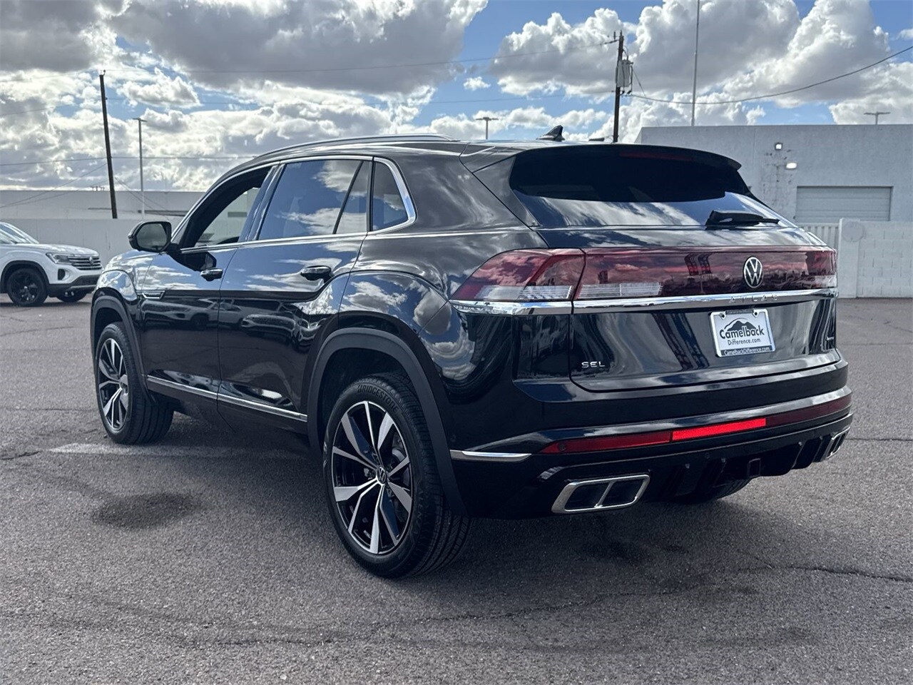 2025 Volkswagen Atlas Cross Sport SEL Premium R-Line photo 3