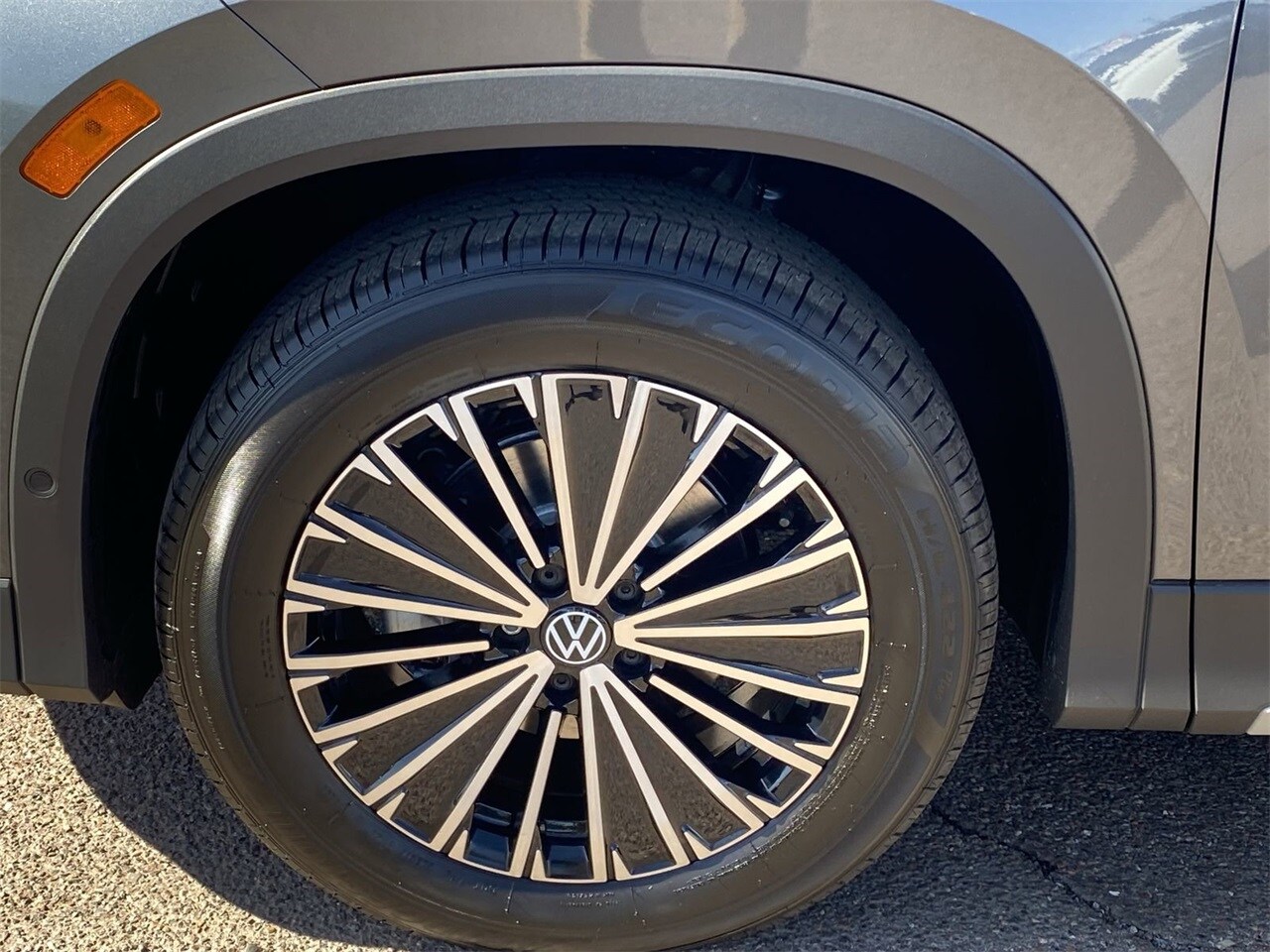 2025 Volkswagen Tiguan S photo 2