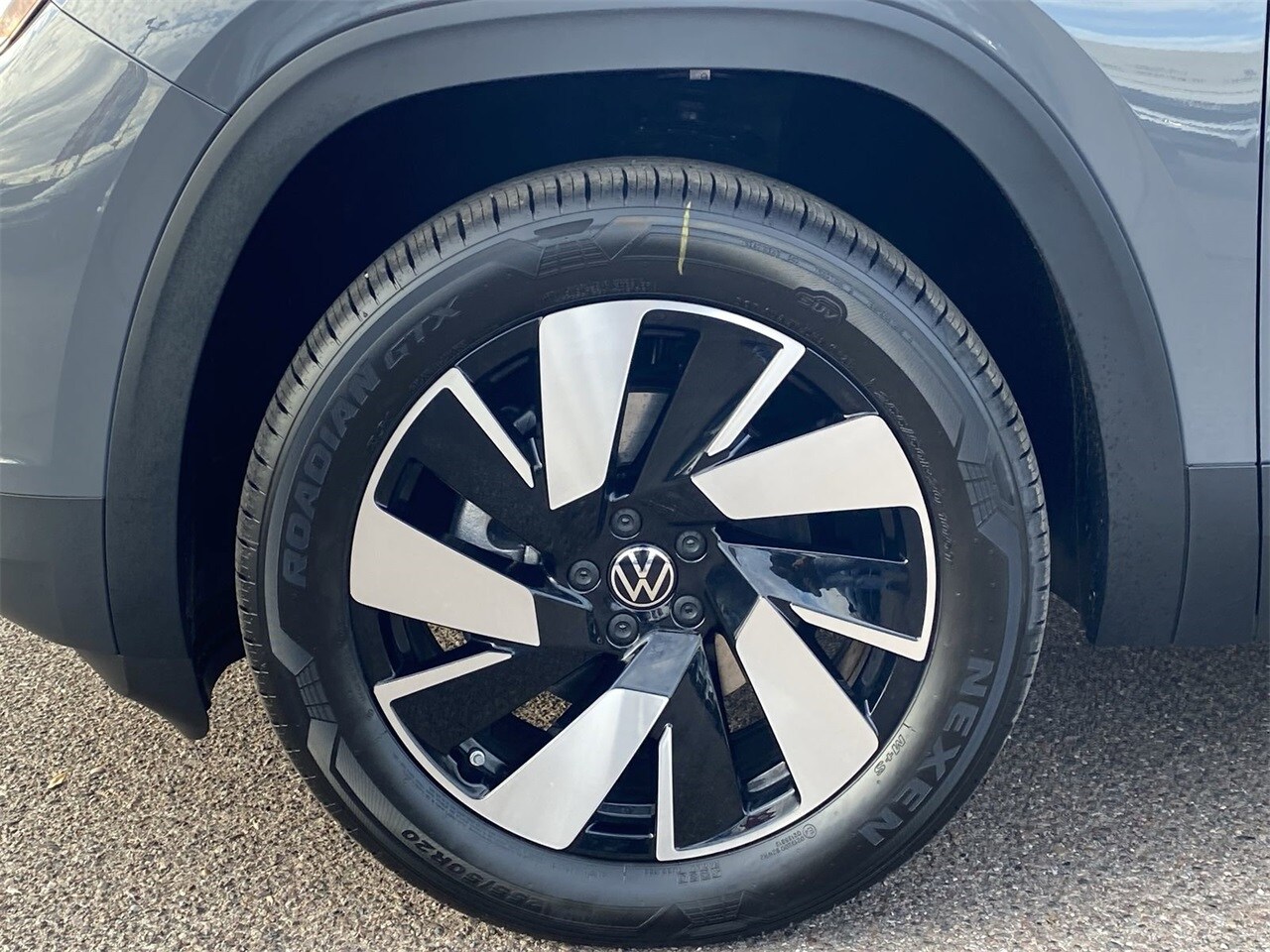 2026 Volkswagen Atlas Cross Sport SE Technology photo 2