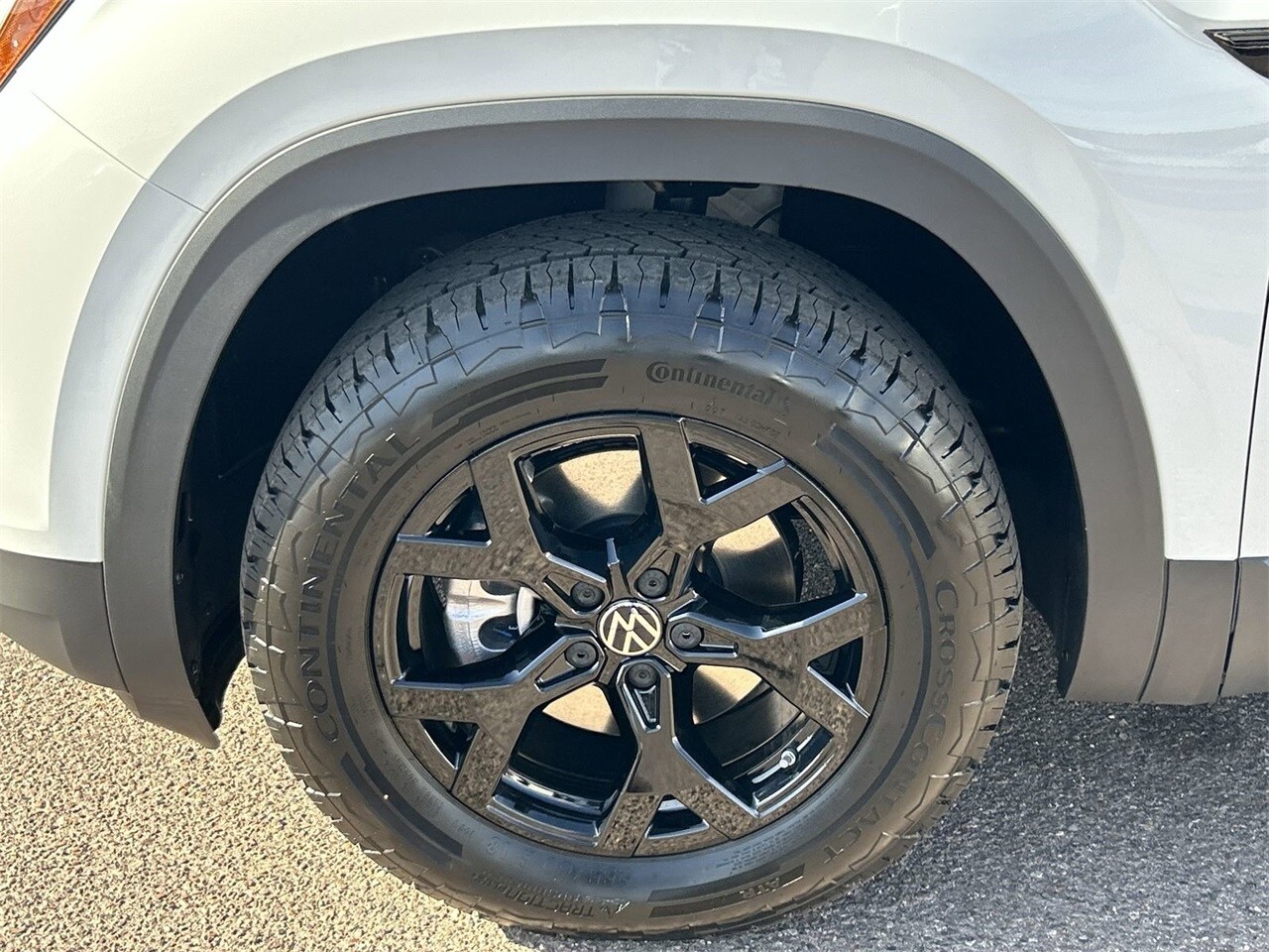 2025 Volkswagen Atlas Peak Edition SE photo 2