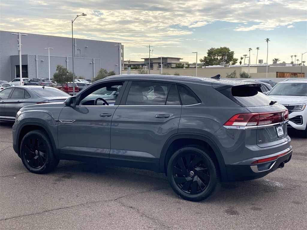 New 2026 Volkswagen Atlas Cross Sport 2.0T SE w/Technology SUV
