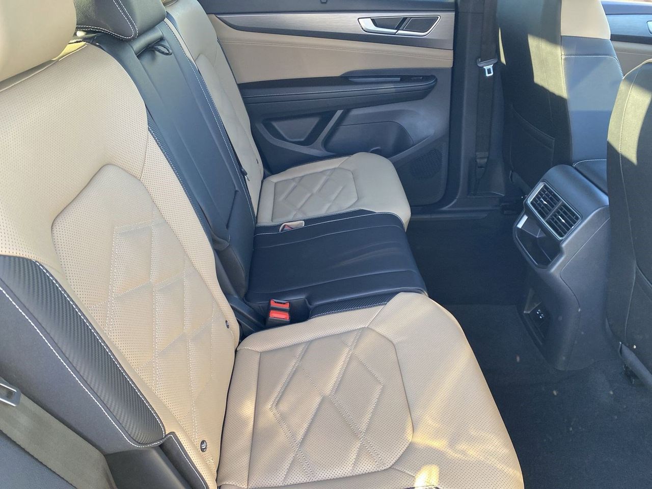 2026 Volkswagen Atlas Cross Sport SE w/Tech - Photo 9