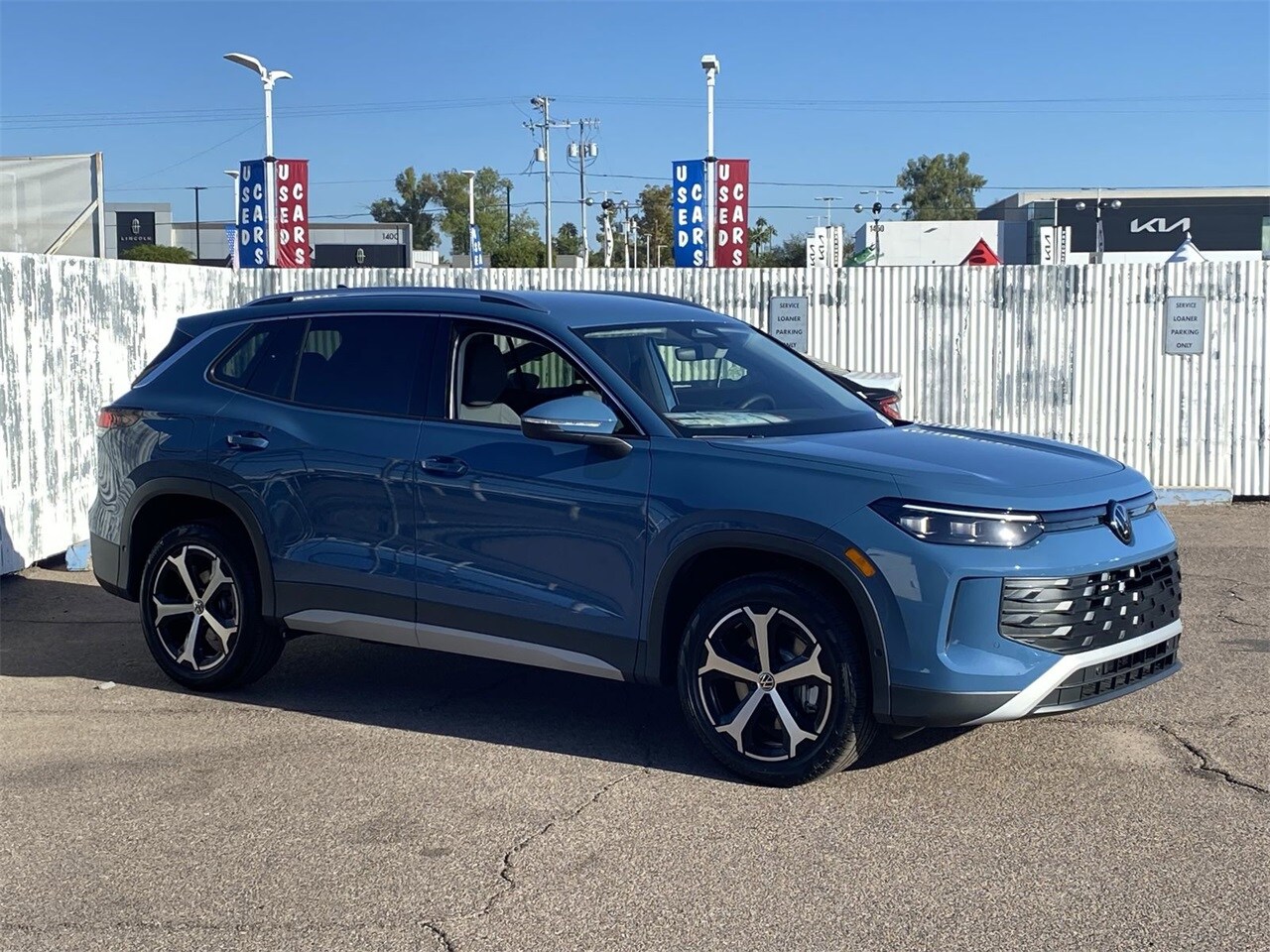 2026 Volkswagen Tiguan SE photo 3