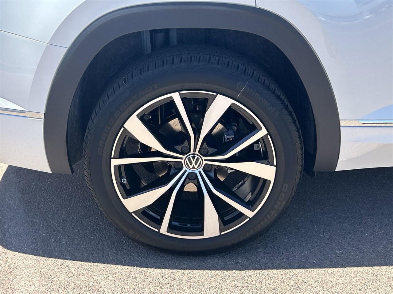 2025 Volkswagen Atlas SEL Premium R-Line photo 2