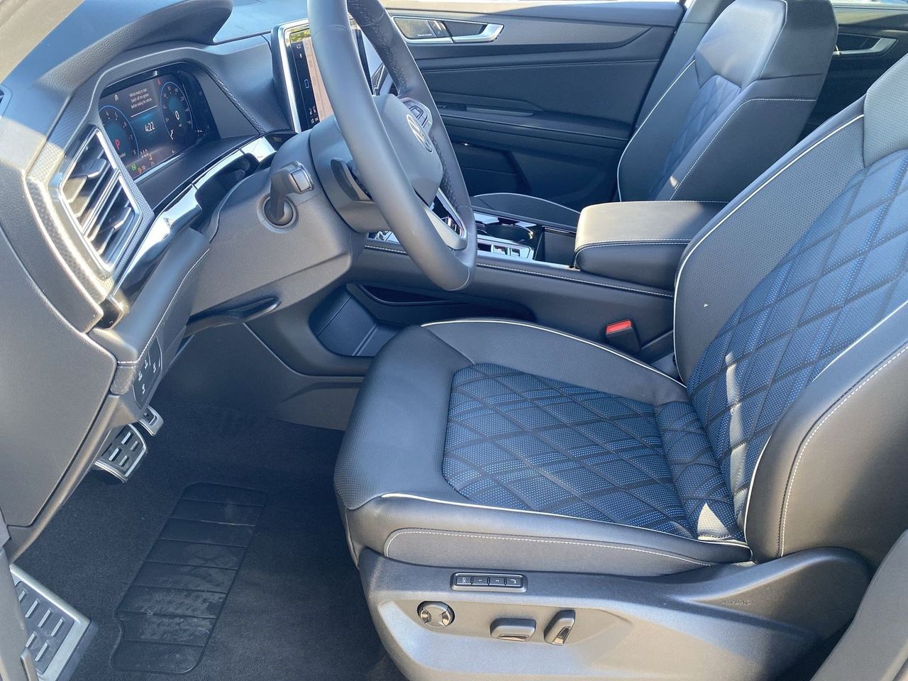 2026 Volkswagen Atlas Cross Sport SEL Premium R-LINE - Photo 15