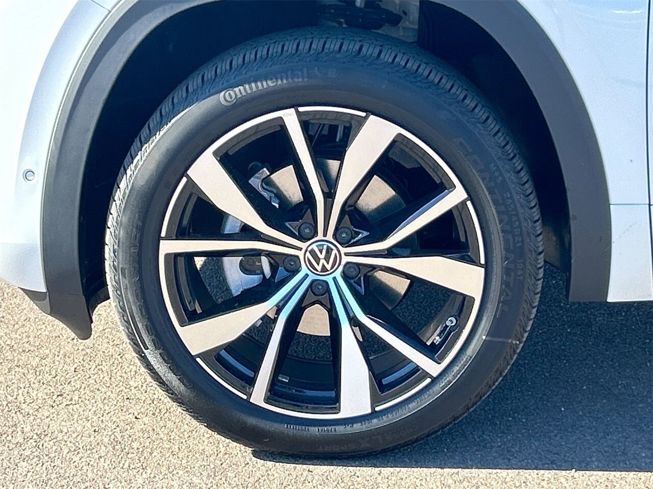 2025 Volkswagen Atlas SEL Premium R-Line photo 2