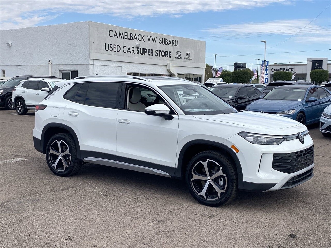 2025 Volkswagen Tiguan SE photo 3