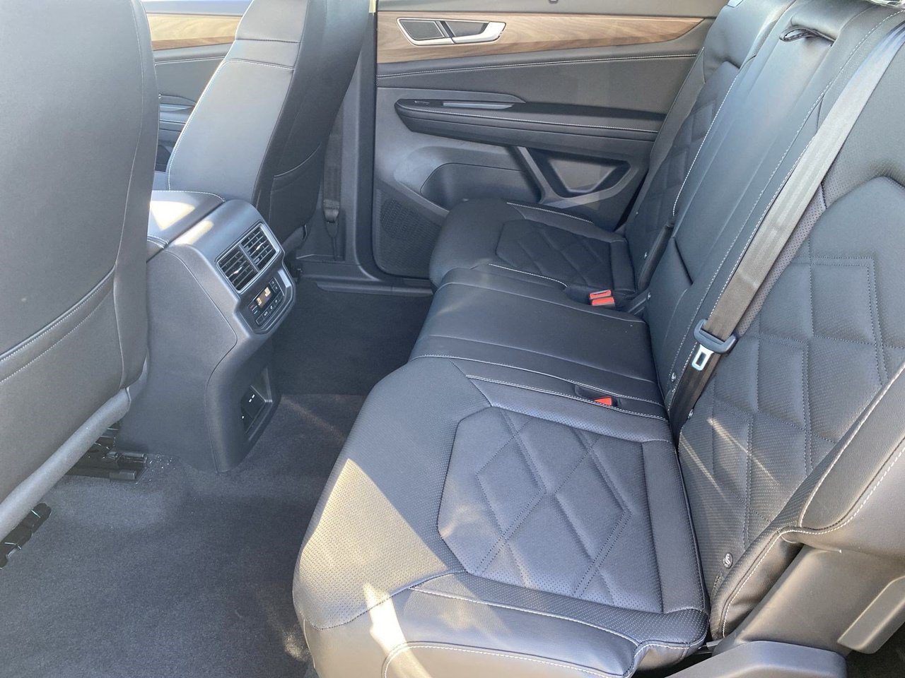 2026 Volkswagen Atlas SE w/Tech - Photo 13