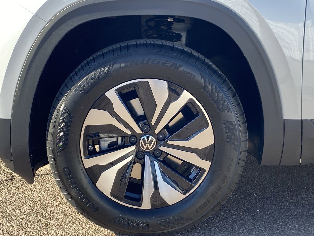 2026 Volkswagen Atlas SE photo 2
