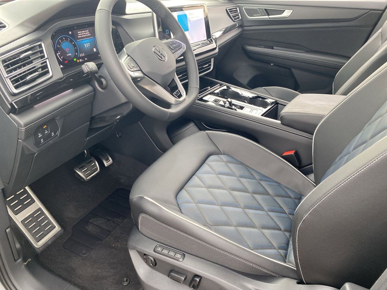 2026 Volkswagen Atlas Cross Sport SEL Premium R-LINE - Photo 14
