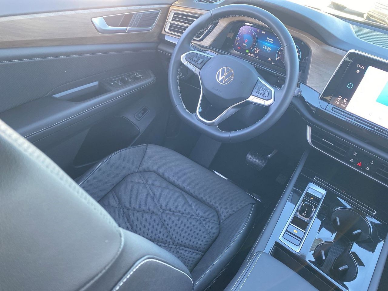2026 Volkswagen Atlas SE w/Tech - Photo 10
