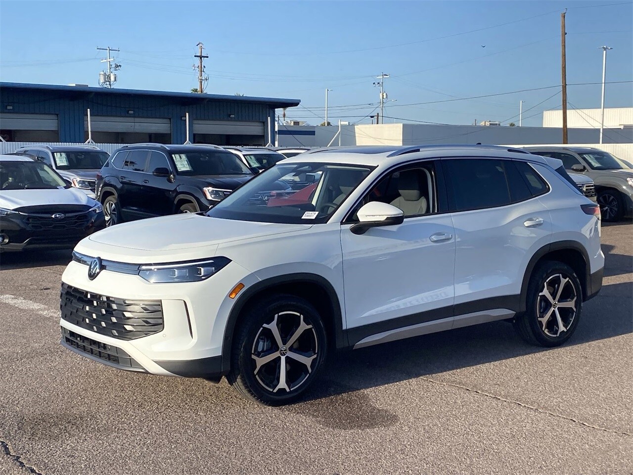 2025 Volkswagen Tiguan SE photo 4