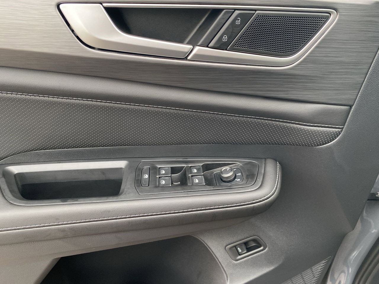 2026 Volkswagen Atlas Cross Sport SE w/Tech - Photo 17