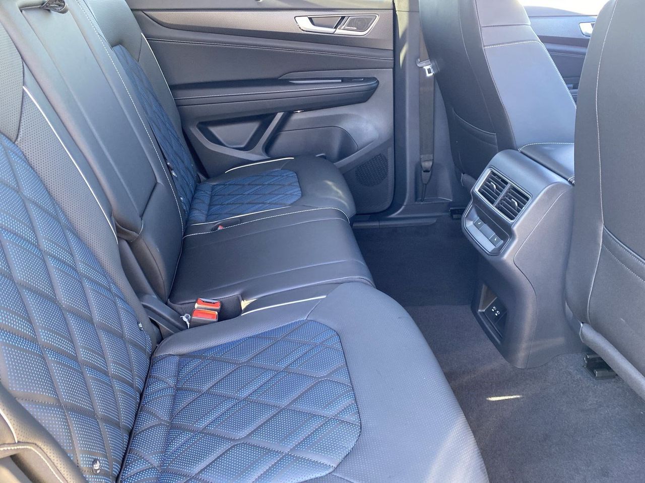 2026 Volkswagen Atlas Cross Sport SEL Premium R-LINE - Photo 9