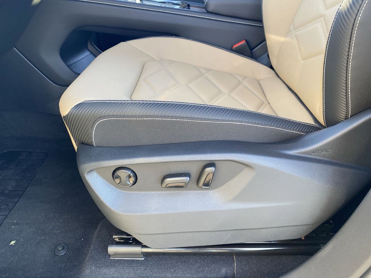 2026 Volkswagen Atlas Cross Sport SE w/Tech - Photo 16