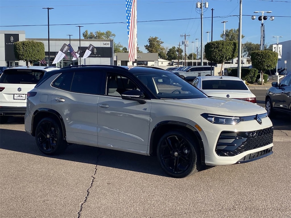 New 2026 Volkswagen Tiguan 2.0T SE R-Line Black SUV