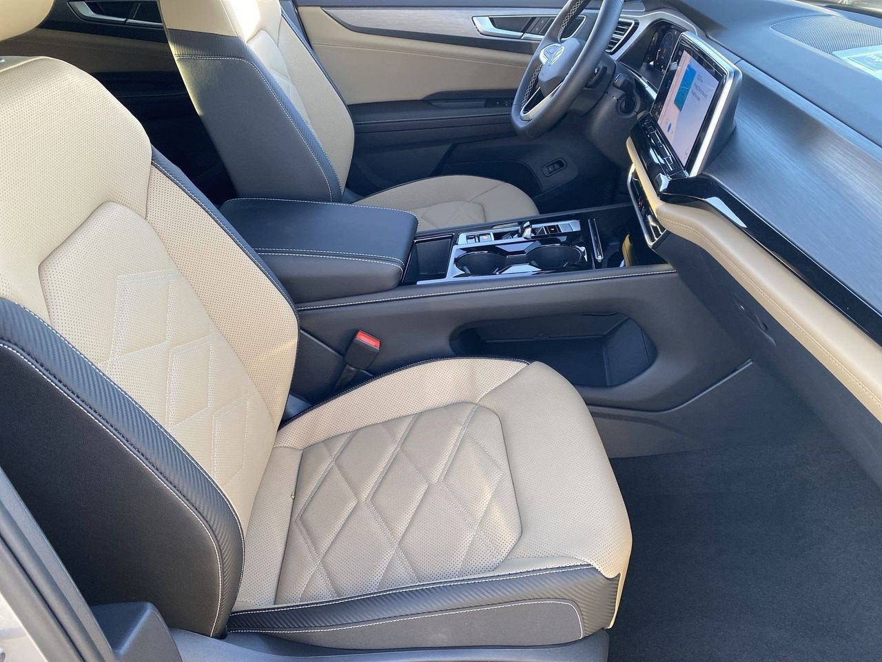2026 Volkswagen Atlas Cross Sport SE w/Tech - Photo 8
