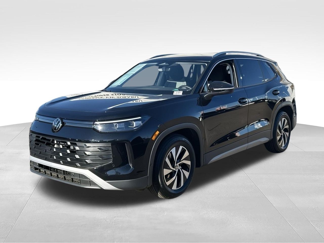 Deep Black Pearl 2026 Volkswagen Tiguan SUV / Crossover Front-Wheel Drive 8-Speed Automatic