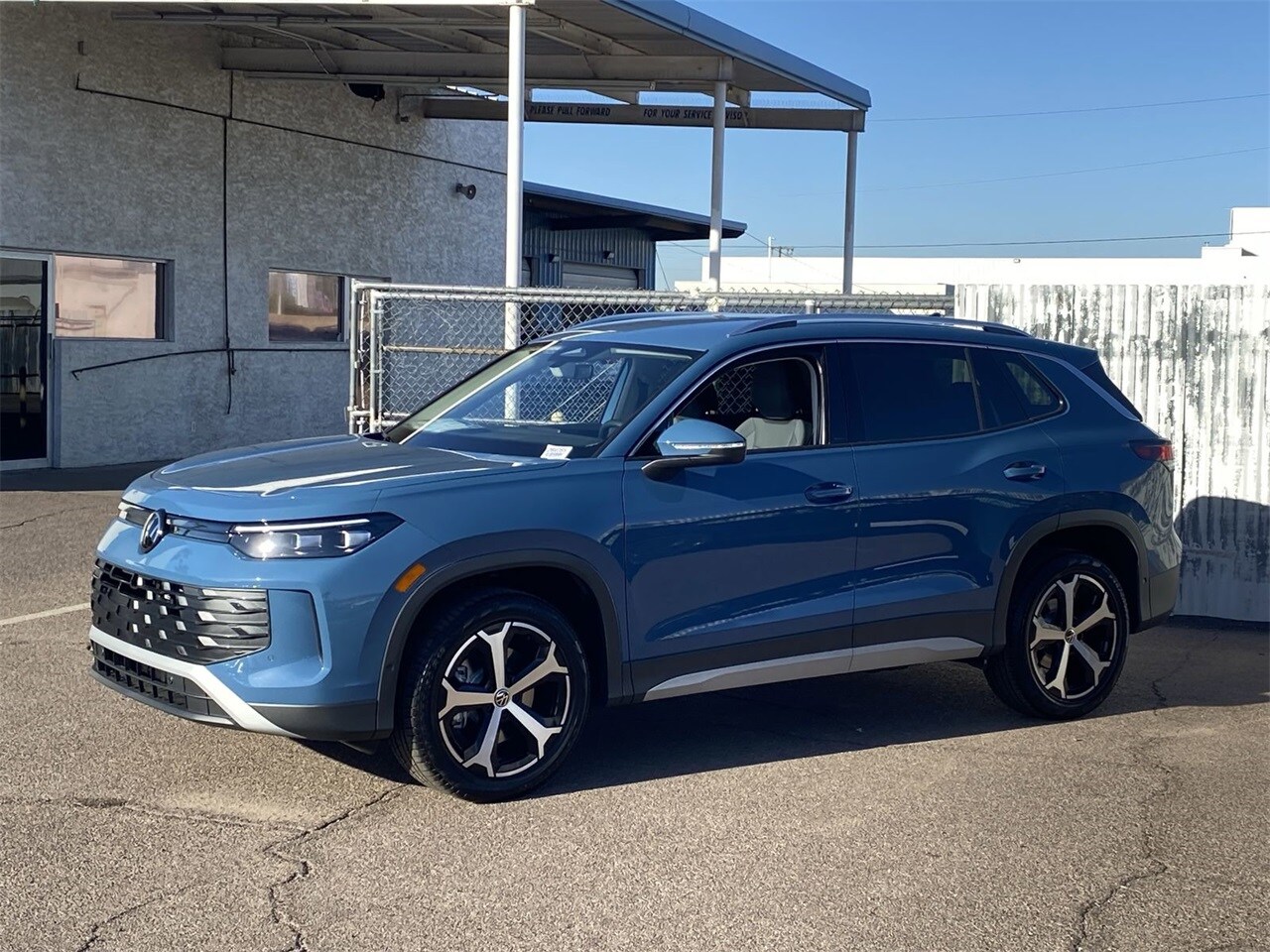 2026 Volkswagen Tiguan SE photo 4