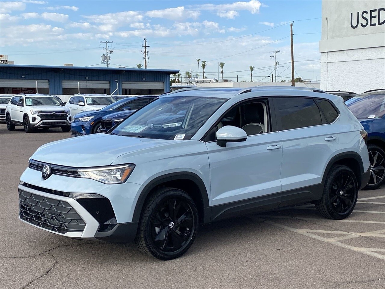 2025 Volkswagen Taos SE photo 4