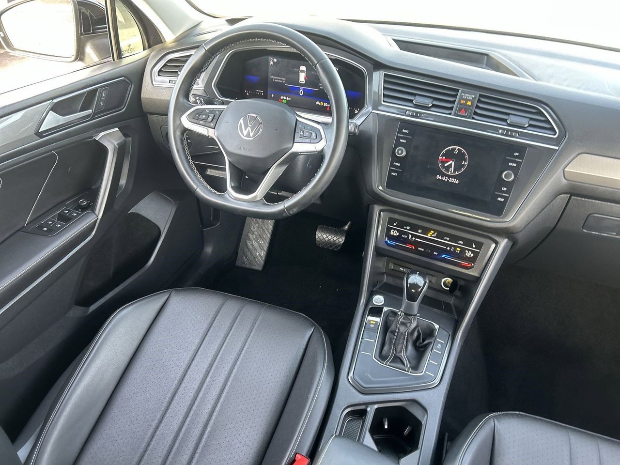 2023 Volkswagen Tiguan SE - Photo 11