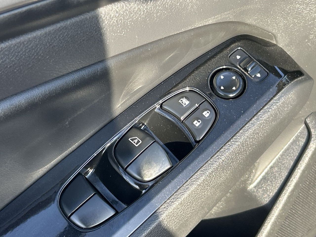 Used 2023 Super Black Clearcoat Nissan 2.5 SV image 18